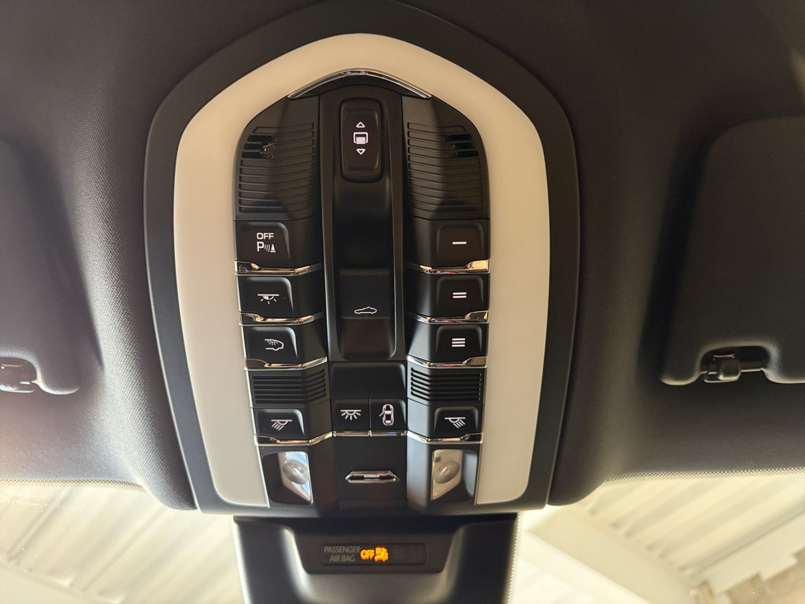 Certified 2026 Porsche Macan AWD/4WD image 45