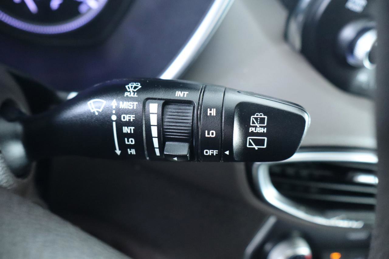 Used 2020 Hyundai Santa Fe SE image 24