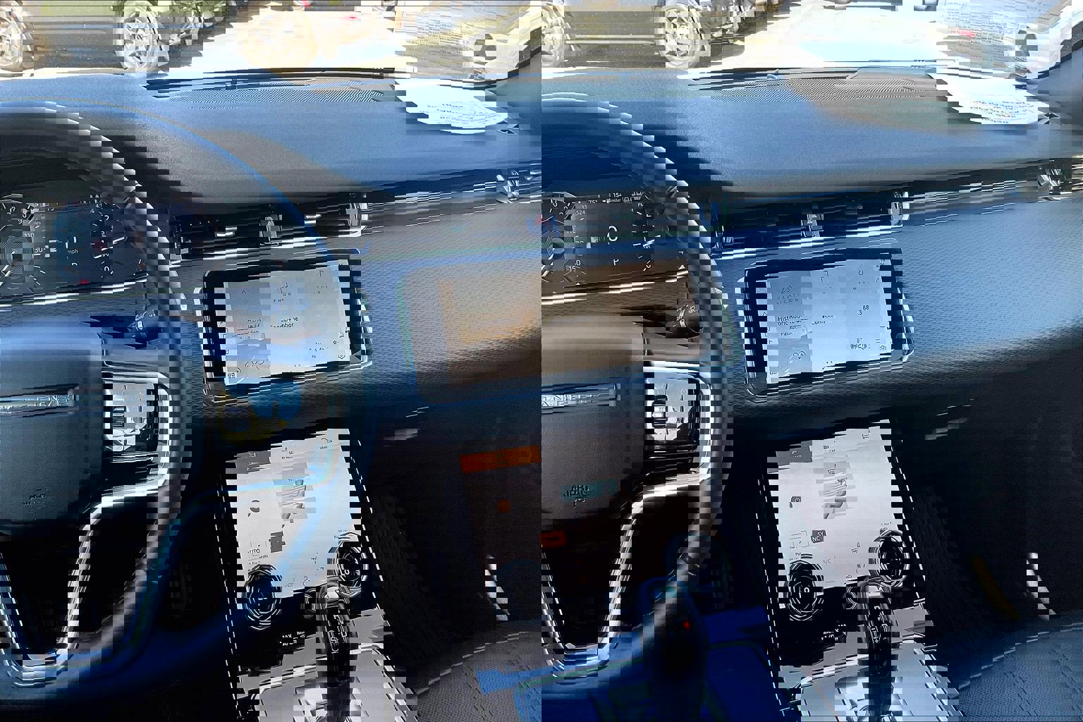 Used 2022 Land Rover Range Rover Evoque S image 6