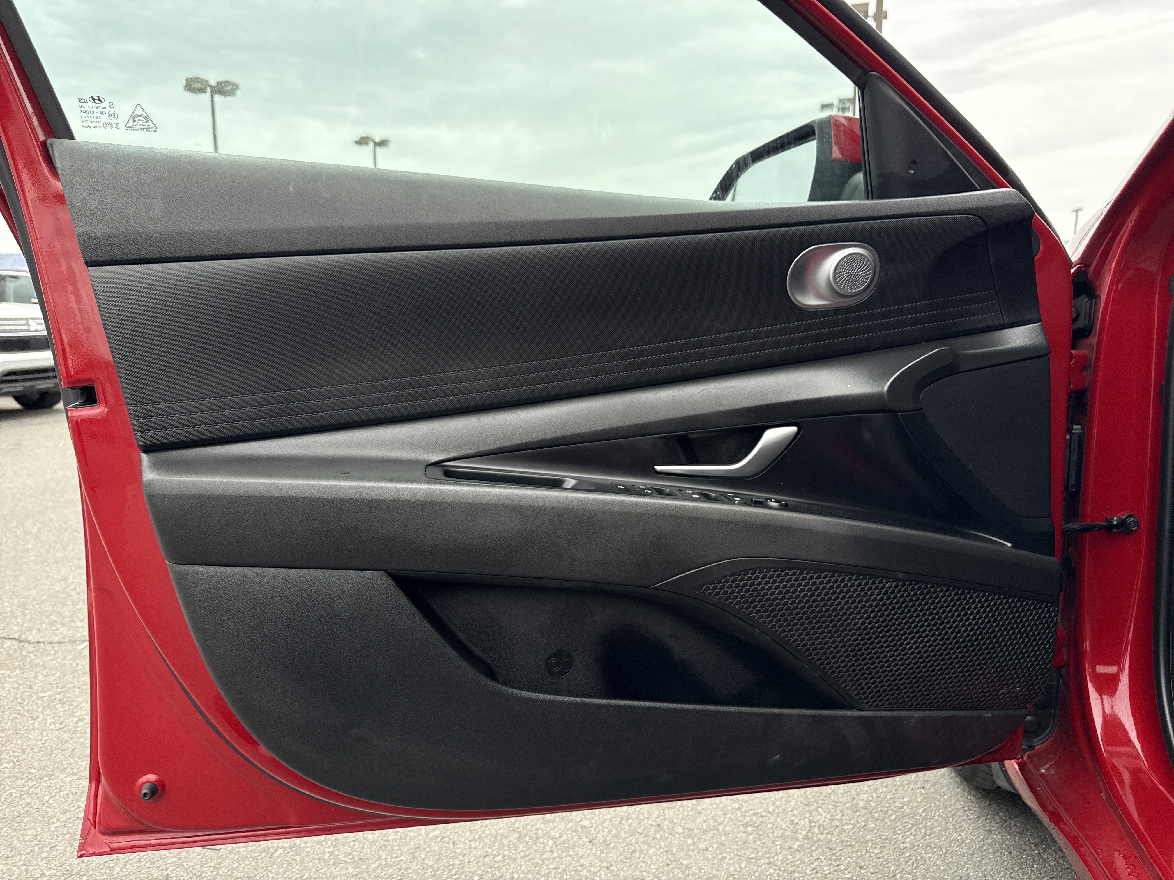 Used 2023 Hyundai Elantra SEL w/ Preferred Accessory Package image 8