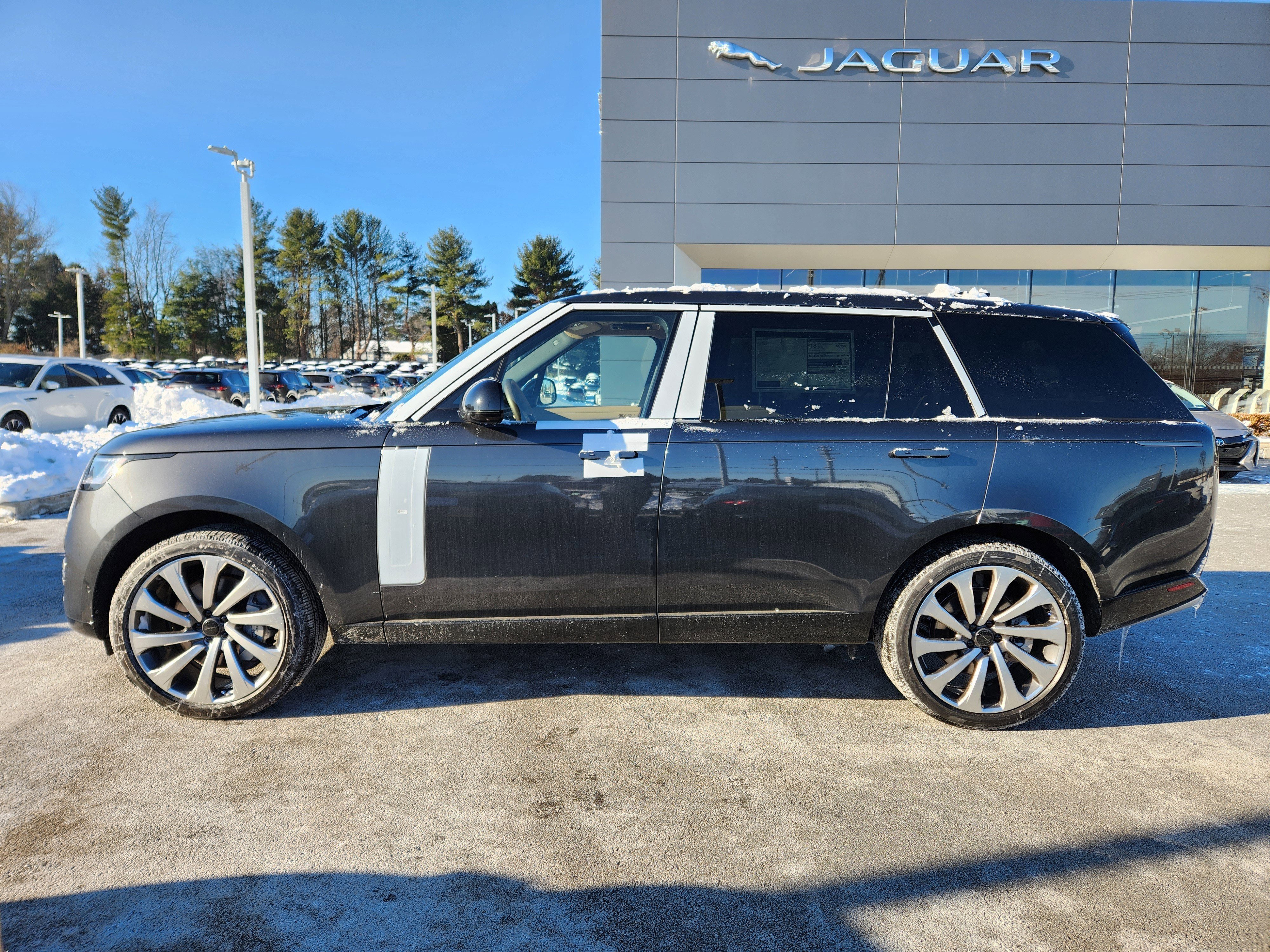 New 2026 Land Rover Range Rover Long Wheelbase SE image 5