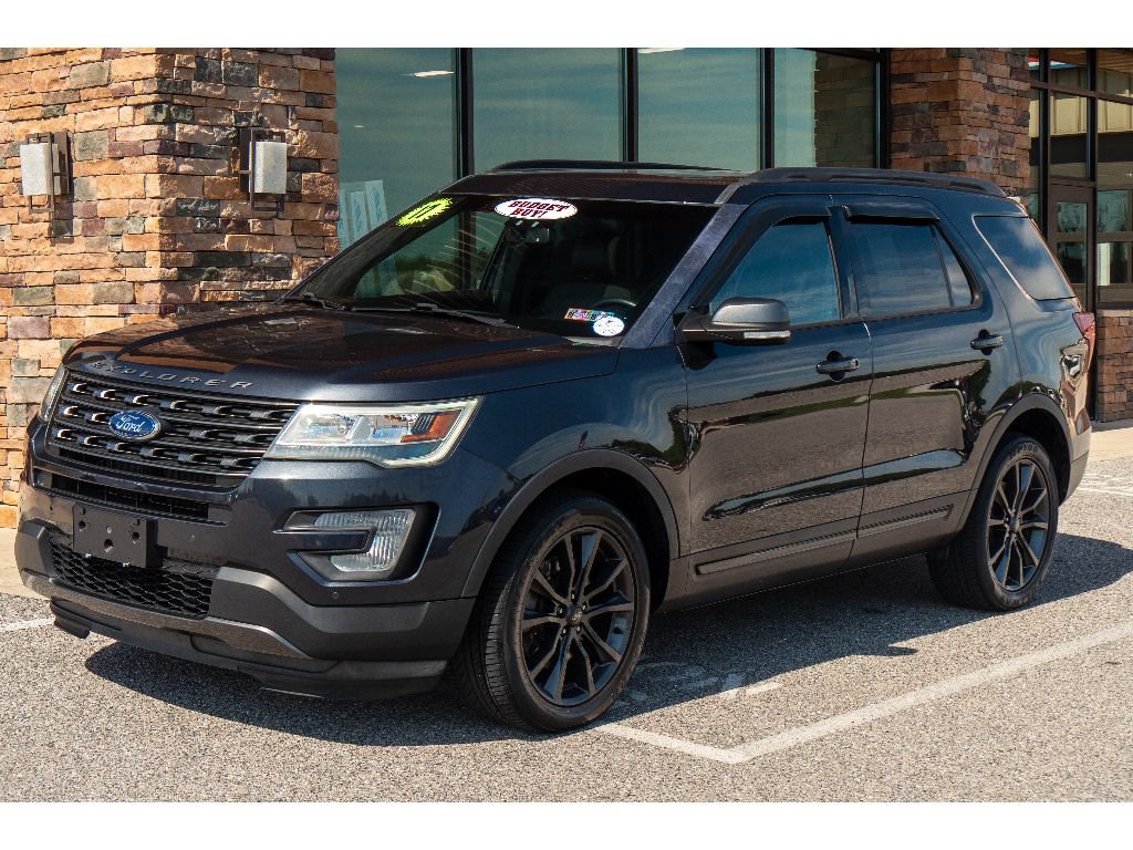 Used 2017 Ford Explorer XLT w/ Equipment Group 202A AWD/4WD image 7