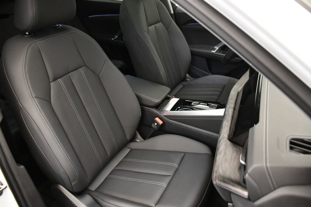 Used 2025 Audi Q5 Premium w/ Convenience Package image 48