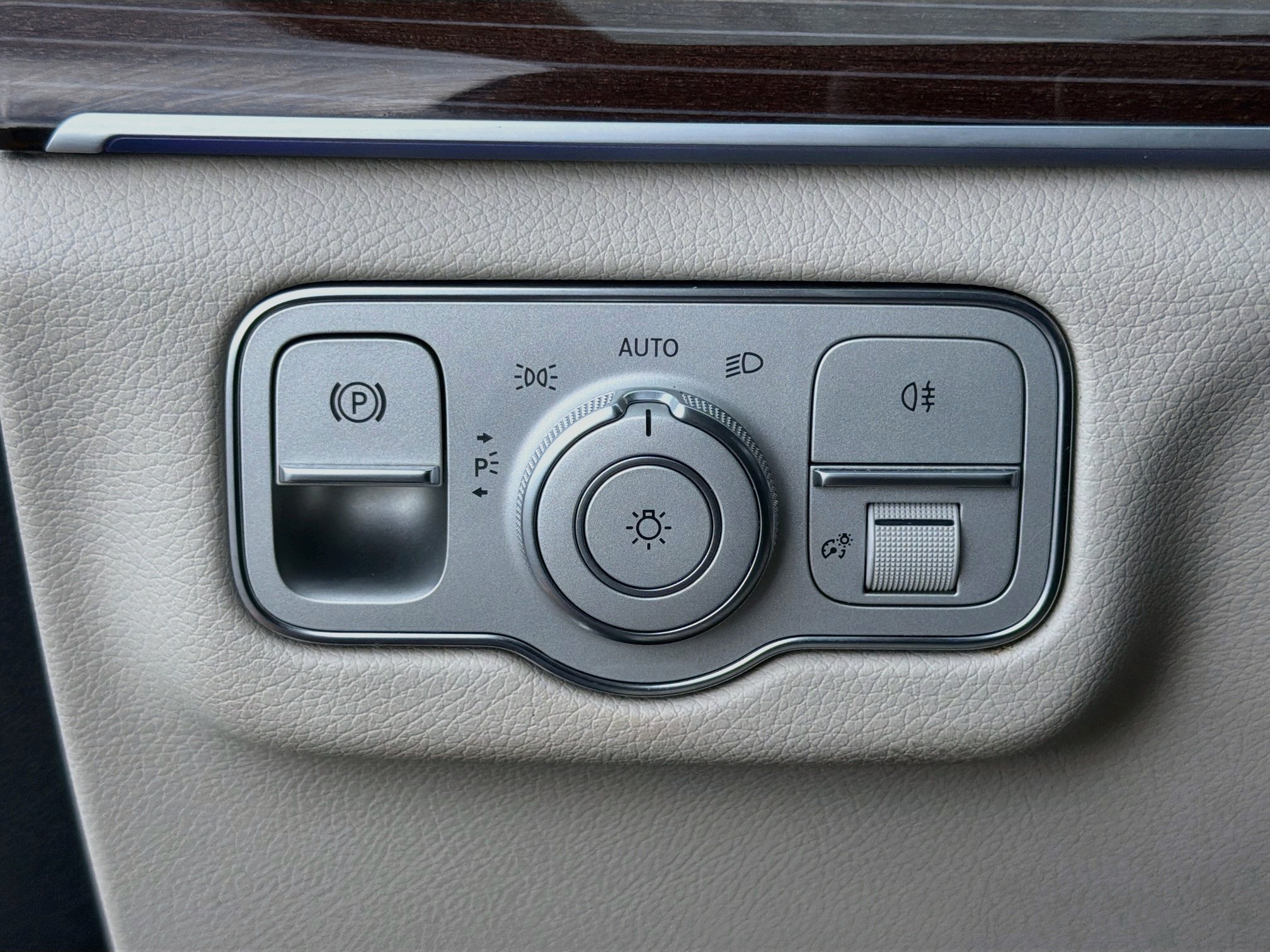 Used 2021 Mercedes-Benz GLS 580 4MATIC image 38