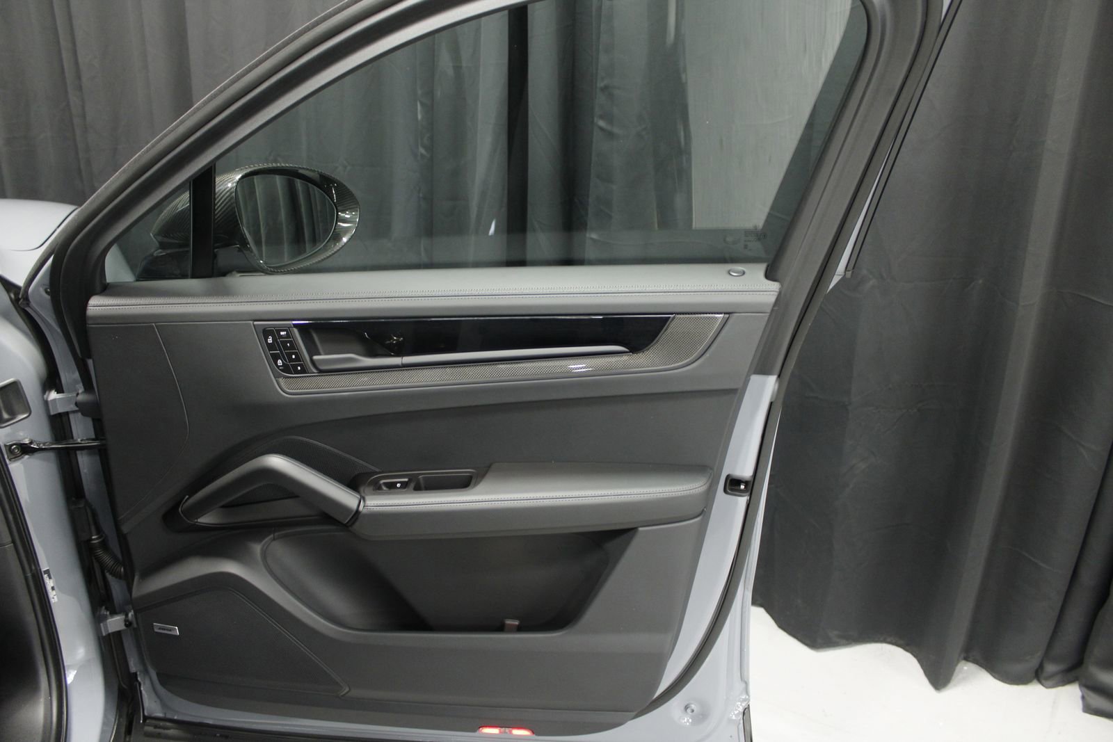 Certified 2025 Porsche Cayenne GTS AWD/4WD image 24