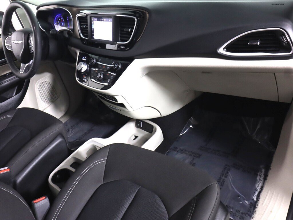 Used 2023 Chrysler Voyager LX FWD image 38