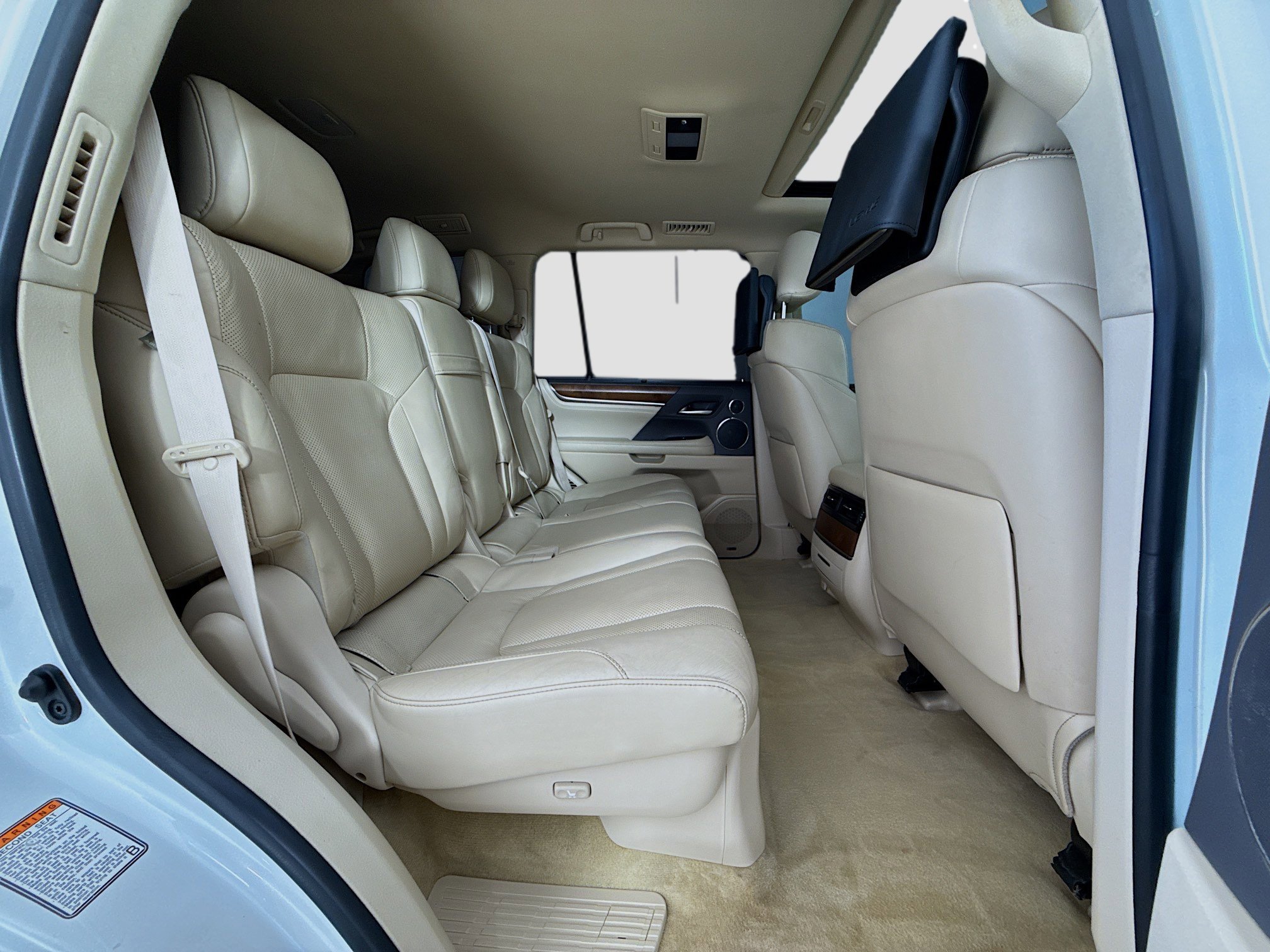 Used 2020 Lexus LX 570 4WD w/ 3rd Row & Luxury Pkg image 31