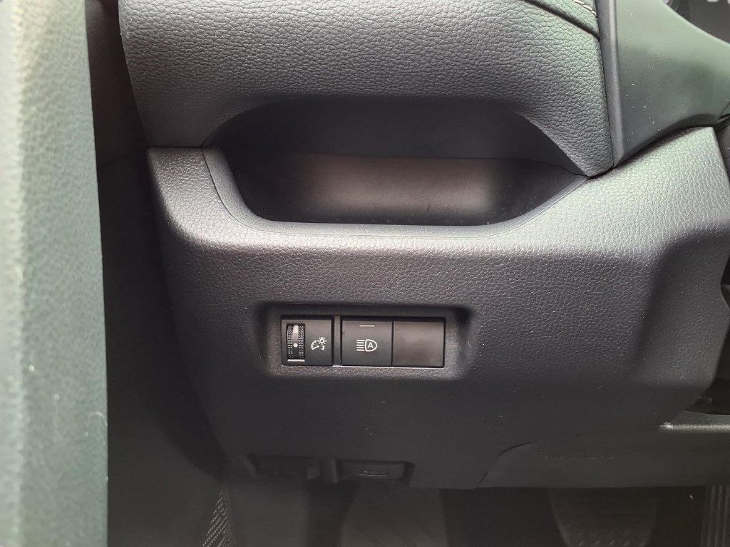 Used 2025 Toyota RAV4 LE AWD/4WD image 18