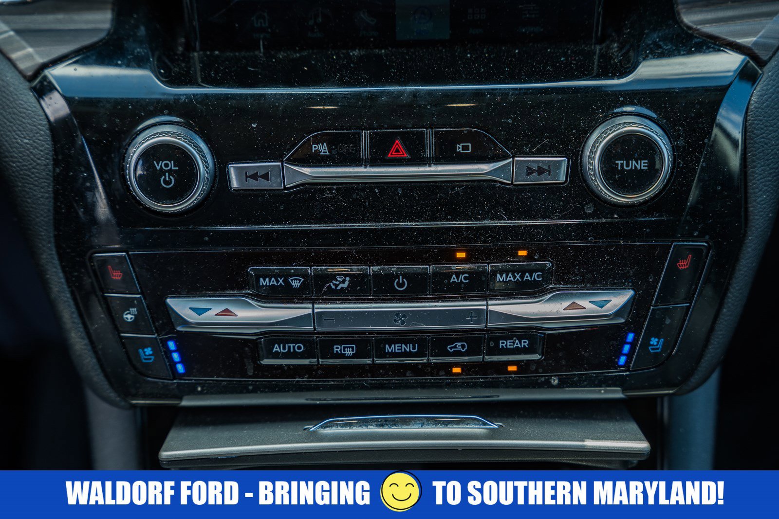 Used 2023 Ford Explorer Limited w/ Limited Technology Package AWD/4WD image 27