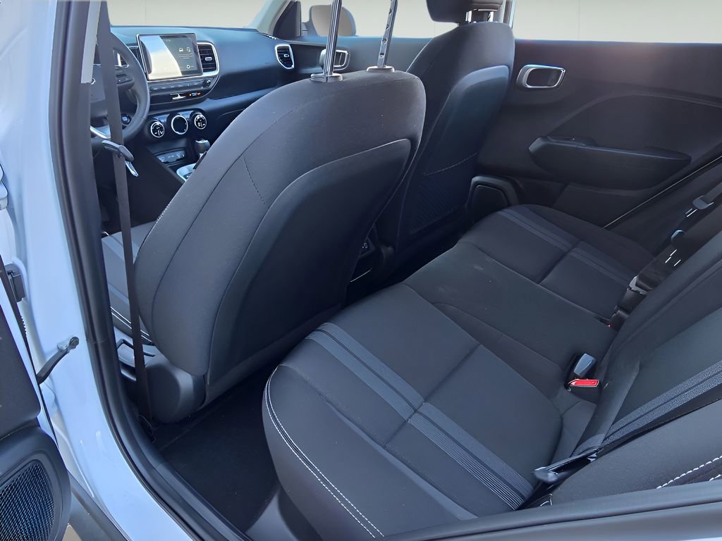 Used 2025 Hyundai Venue SEL image 14