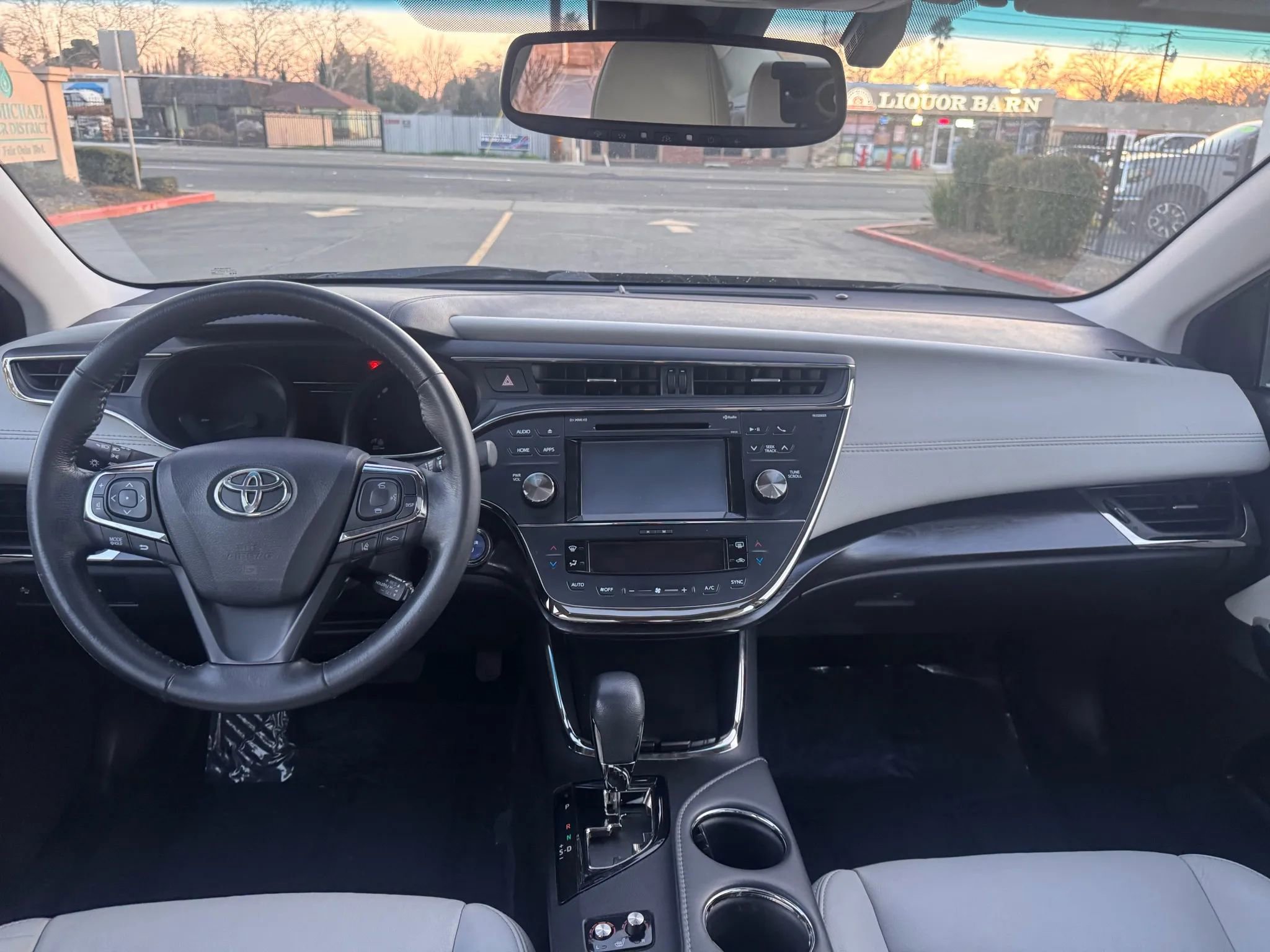 Used 2018 Toyota Avalon XLE Plus w/ Carpet Mat Package FWD image 19