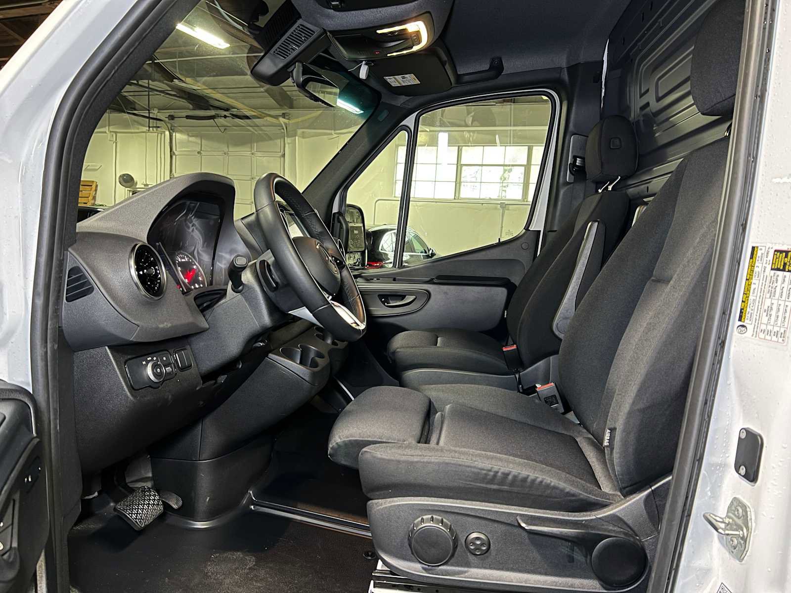 Used 2025 Mercedes-Benz Sprinter 2500 image 24