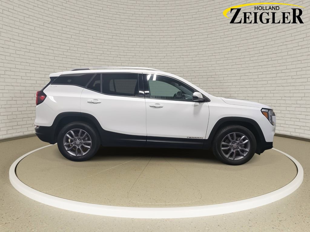 Used 2024 GMC Terrain SLT image 4