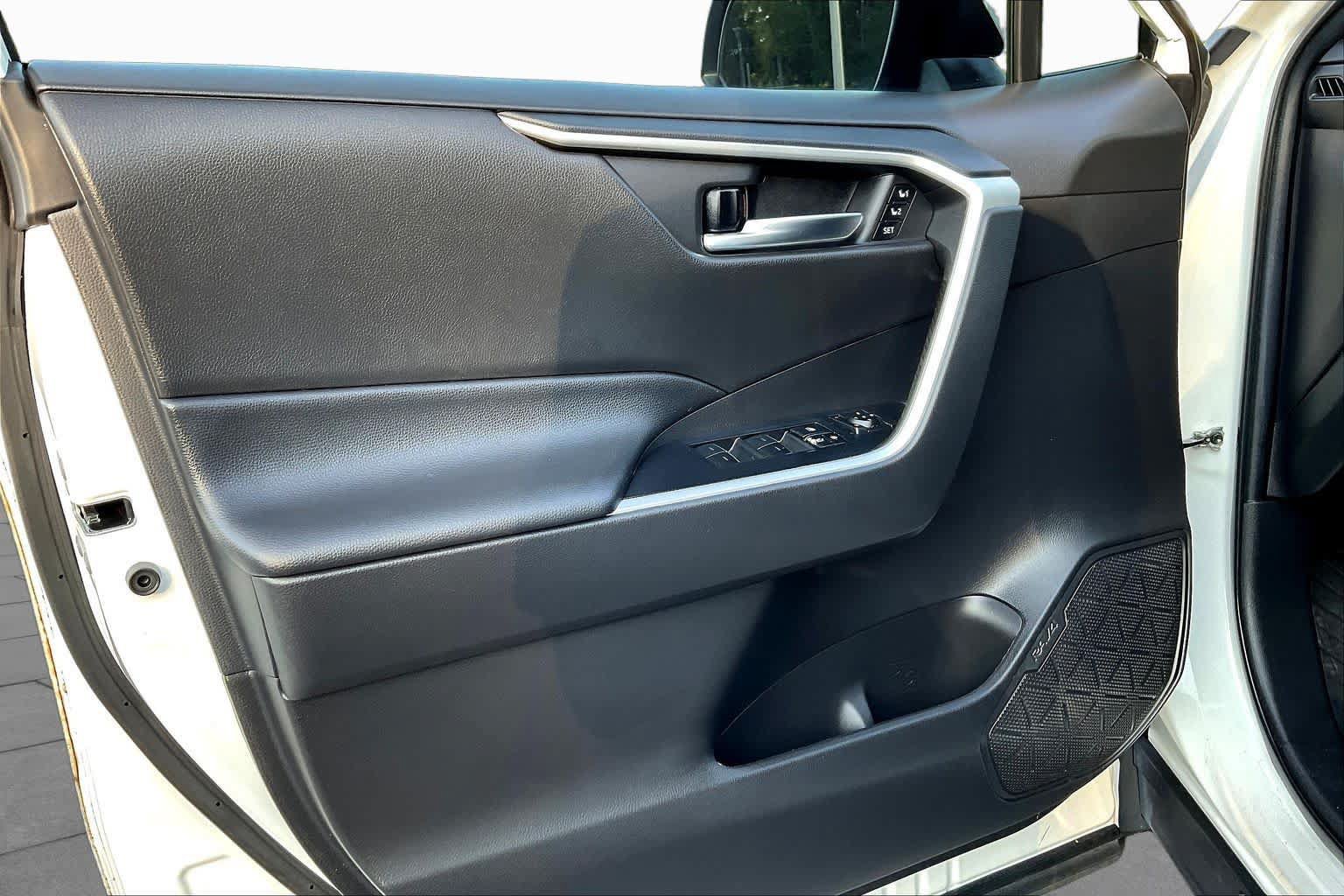 Used 2022 Toyota RAV4 XLE Premium FWD image 22