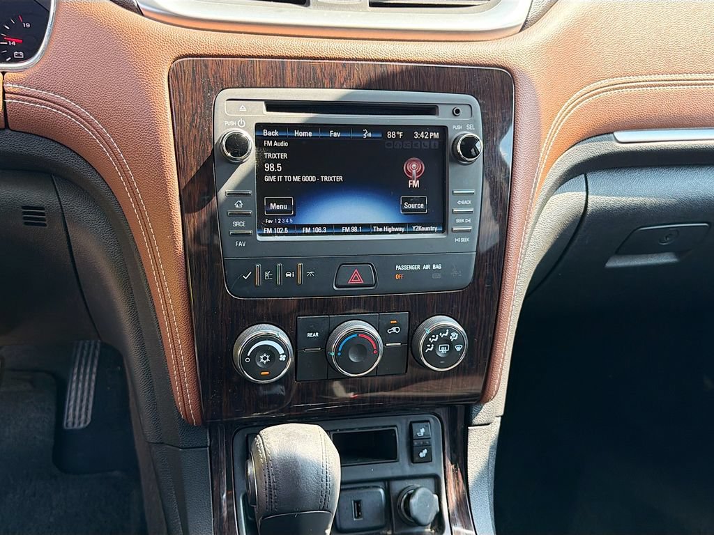 Used 2017 Chevrolet Traverse LT w/ Style and Technology Package FWD image 28