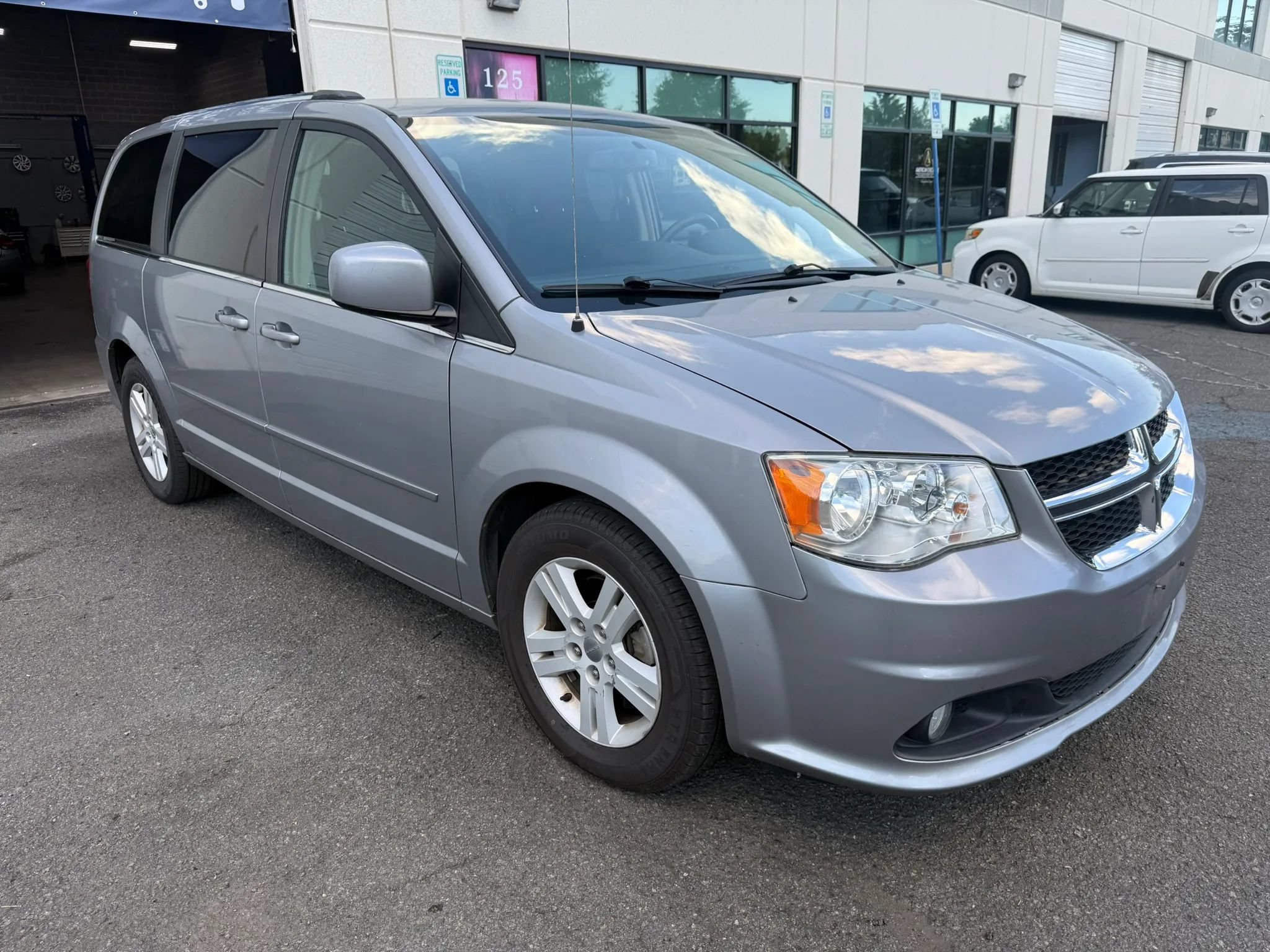 Used 2013 Dodge Grand Caravan Crew w/ Safety Sphere Group FWD image 8