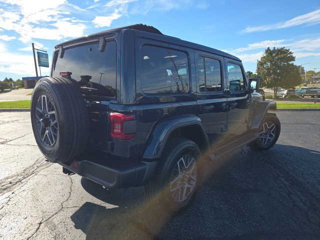 Used 2025 Jeep Wrangler Unlimited Sahara AWD/4WD image 8