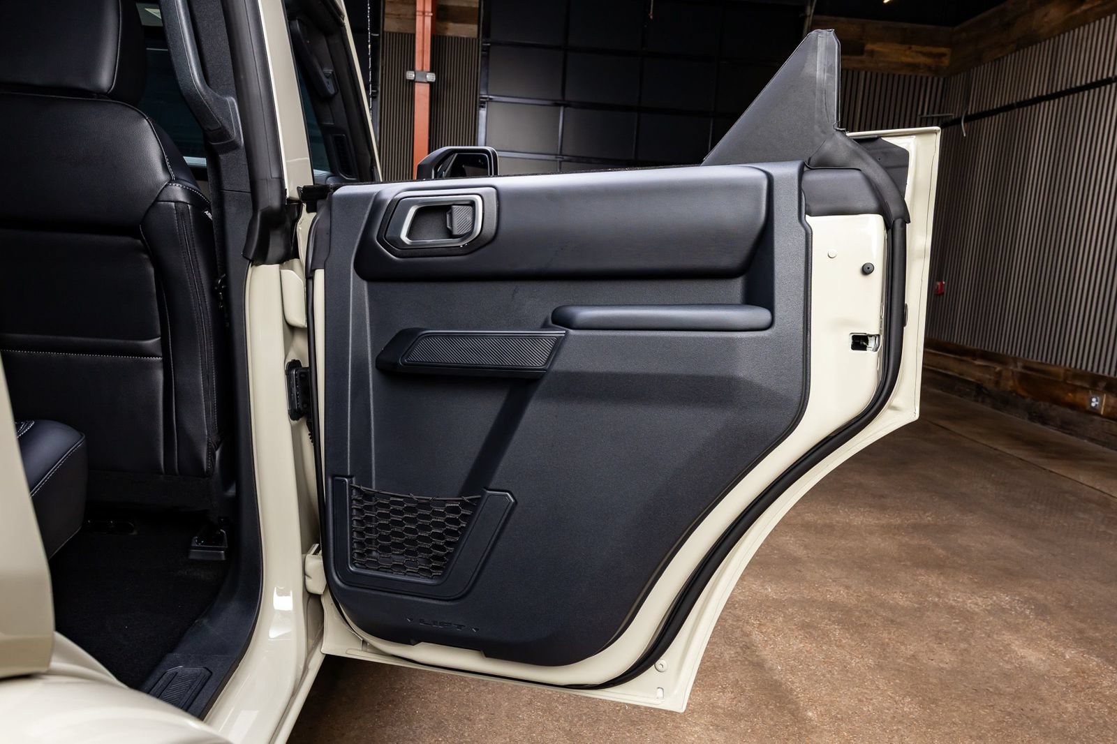 Used 2026 Ford Bronco Outer Banks AWD/4WD image 38