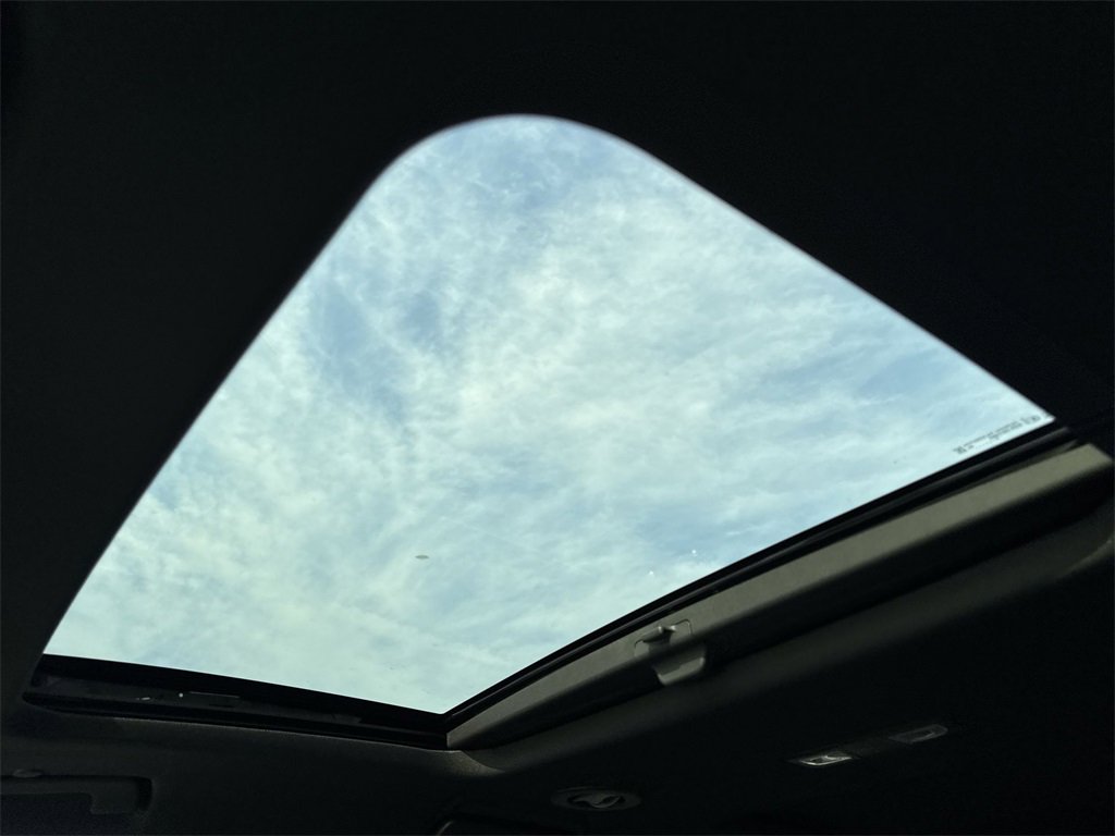 Used 2024 Buick Enclave Essence image 28