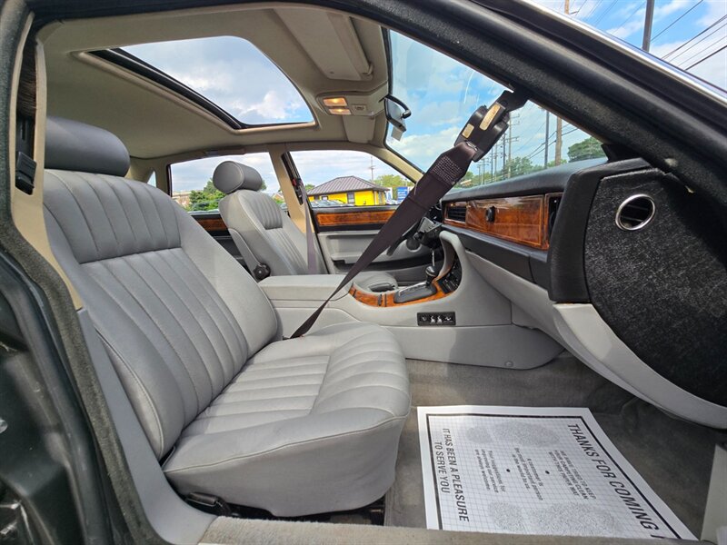 Used 1989 Jaguar XJ6 RWD image 16