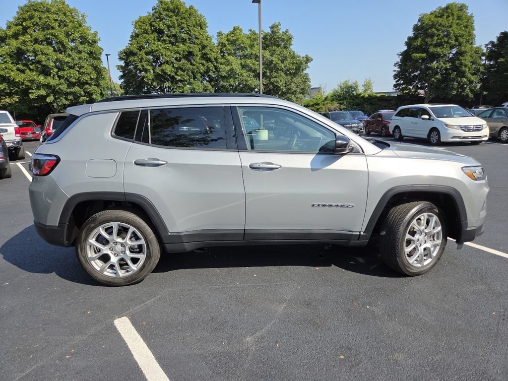 Used 2023 Jeep Compass Latitude AWD/4WD image 23