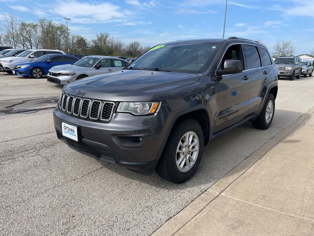Used 2018 Jeep Grand Cherokee Laredo AWD/4WD image 2