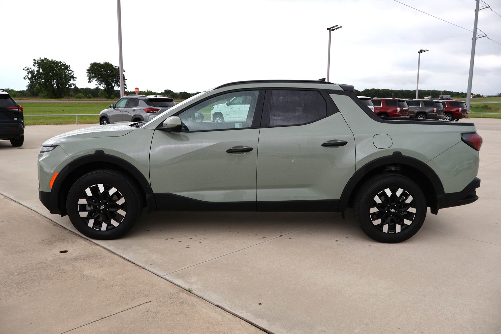 Used 2025 Hyundai Santa Cruz SEL FWD image 2