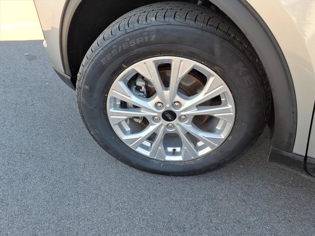 Certified 2024 Ford Escape Active w/ Cold Weather Package image 9