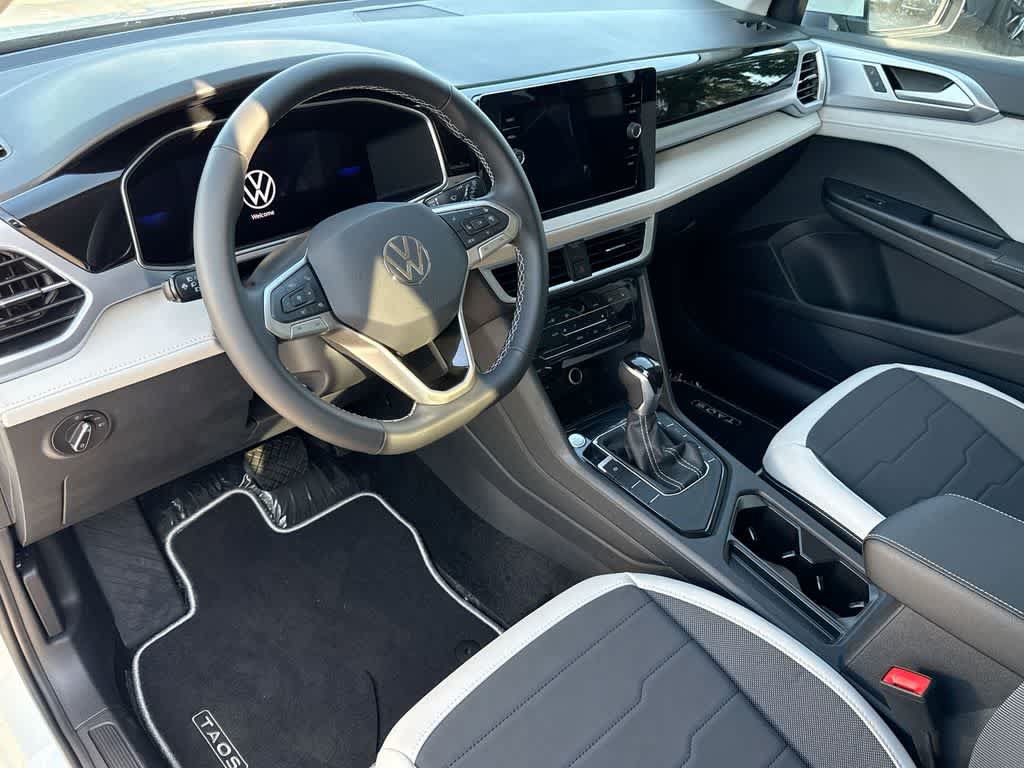 New 2026 Volkswagen Taos SE FWD image 13