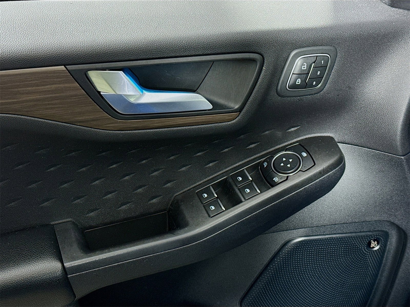 Used 2020 Ford Escape Titanium image 15