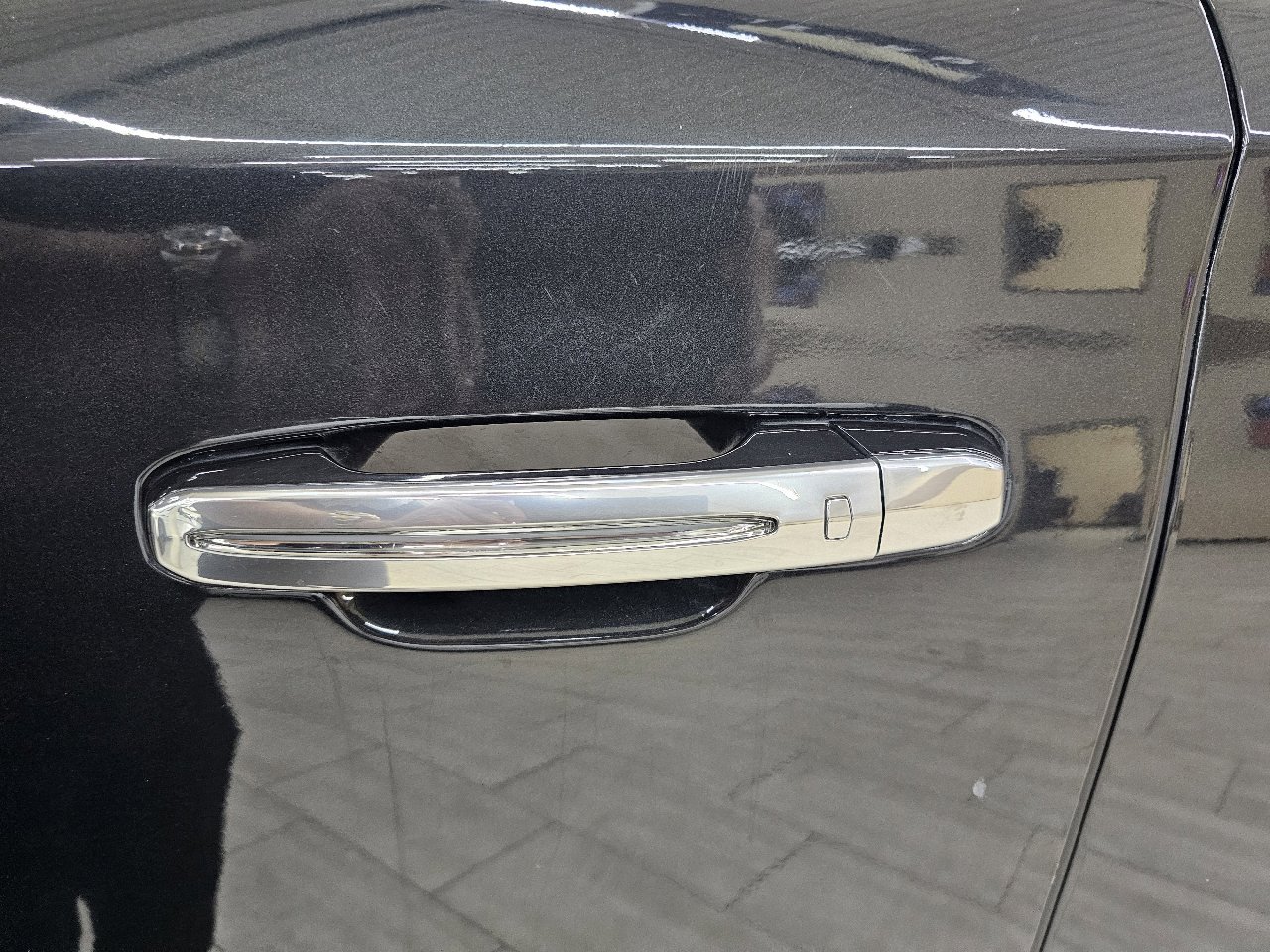 Used 2019 Cadillac Escalade ESV Premium Luxury w/ LPO, Radiant Package image 12