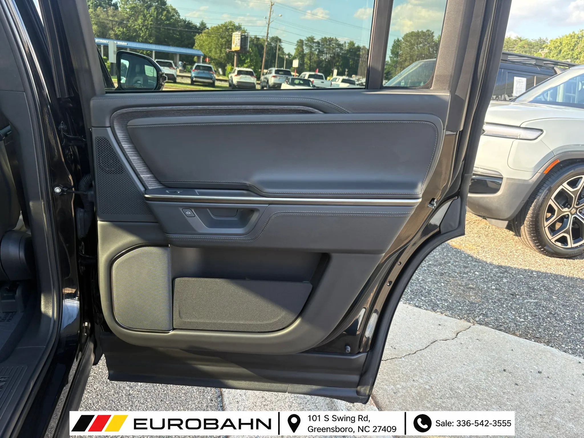 Used 2025 Rivian R1S Adventure Dual AWD/4WD image 12