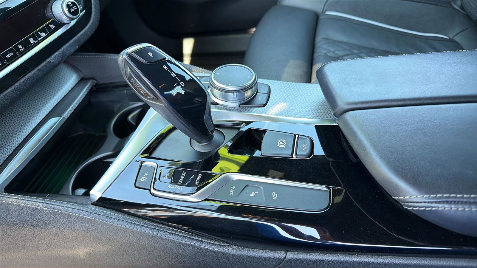 Used 2018 BMW 530e xDrive w/ M Sport Package 2 AWD/4WD image 19