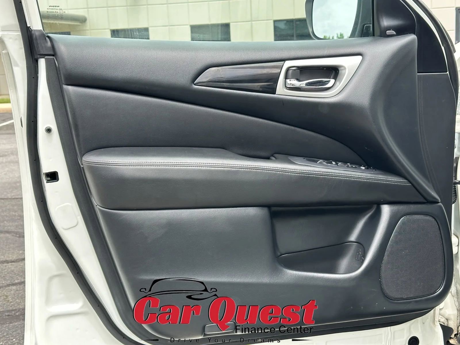 Used 2020 Nissan Pathfinder SV image 13