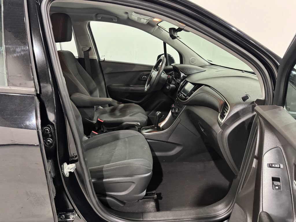 Used 2017 Chevrolet Trax LS AWD/4WD image 18