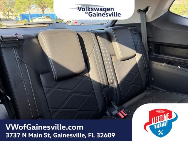 Used 2025 Volkswagen Atlas SE image 9