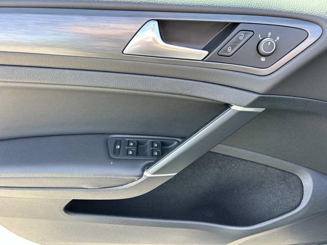 Used 2018 Volkswagen Golf SE FWD image 28