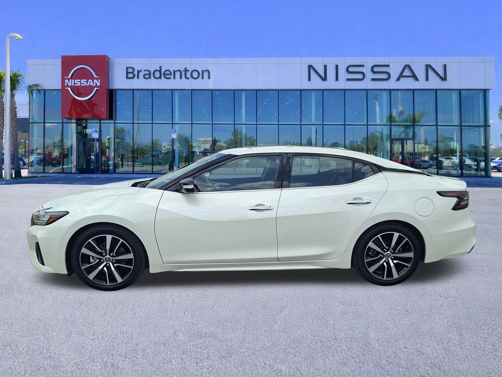 Used 2023 Nissan Maxima SV w/ Floor Mat Group FWD image 8