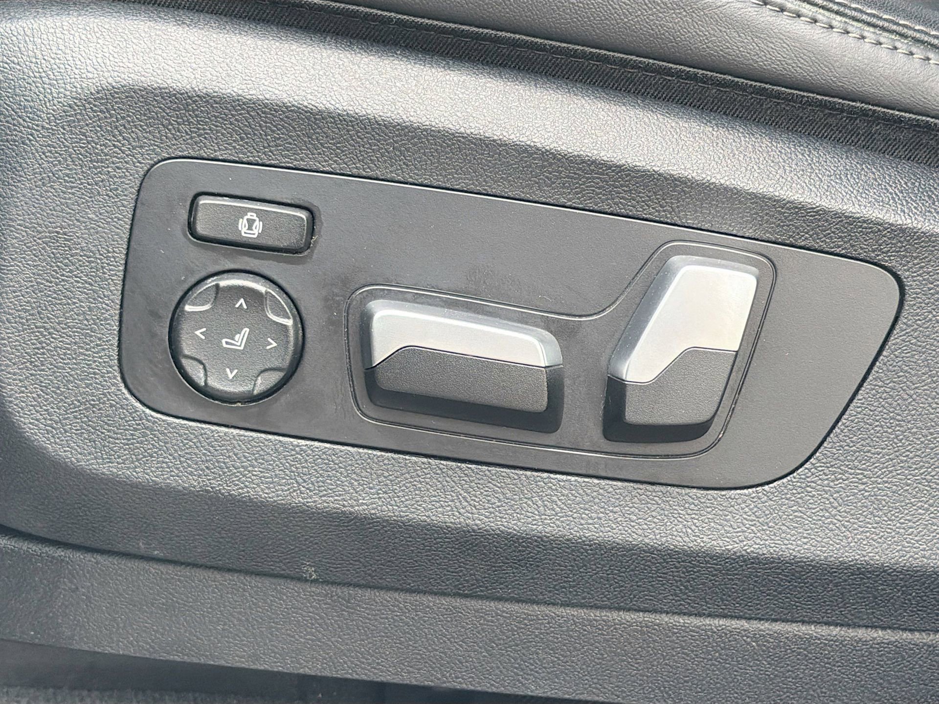 Certified 2025 BMW X5 xDrive50e image 25