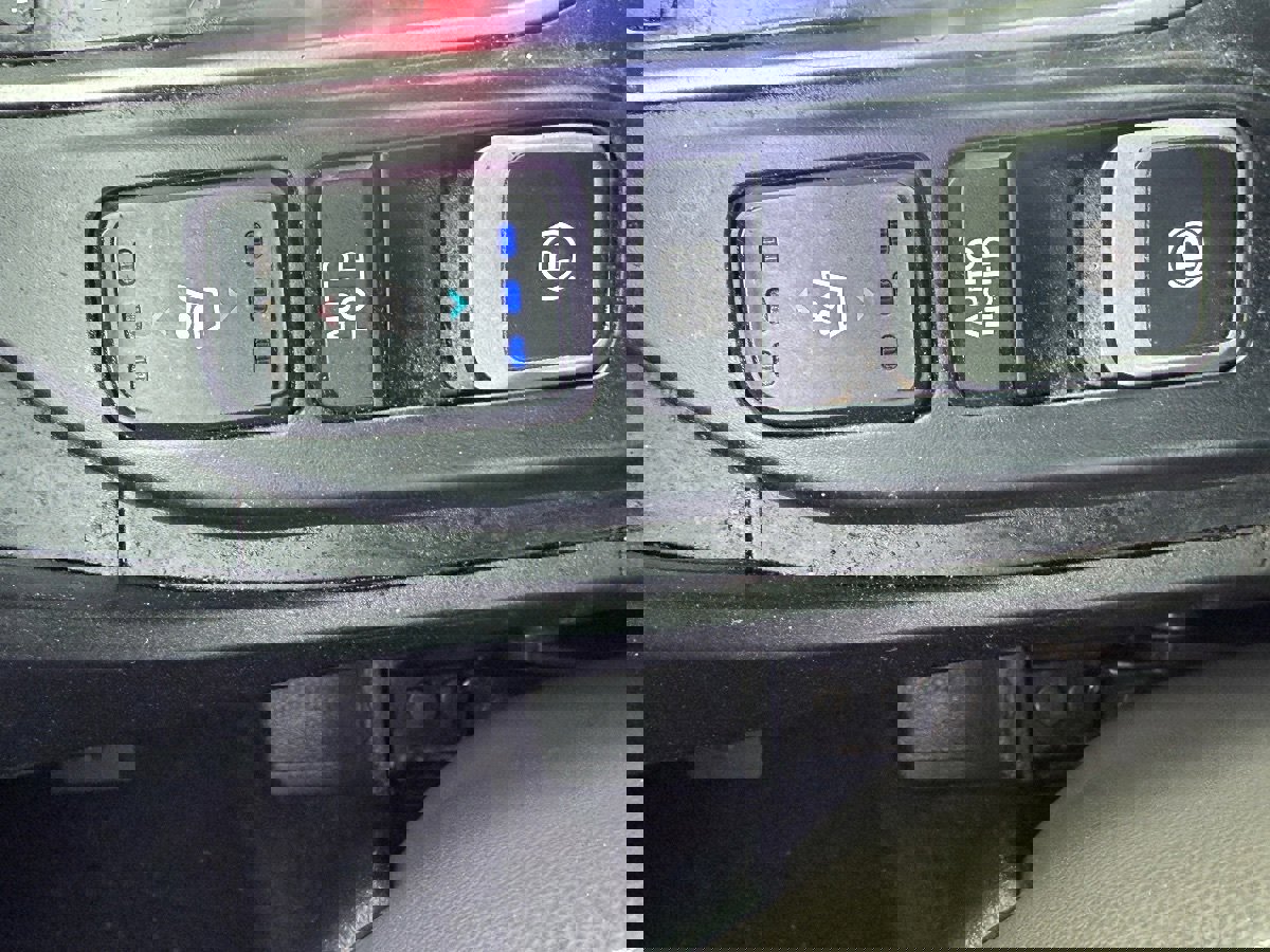 Used 2018 Hyundai Santa Fe SE w/ SE Ultimate Tech Package 03 image 35