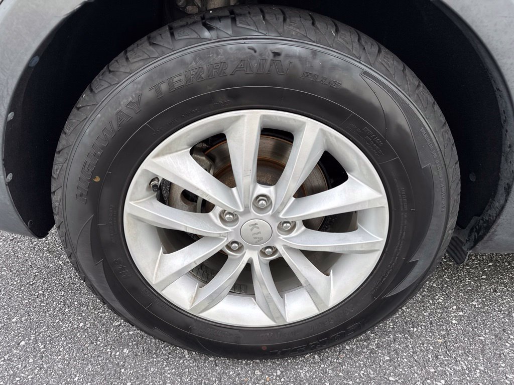Used 2018 Kia Sorento FWD V6 image 9