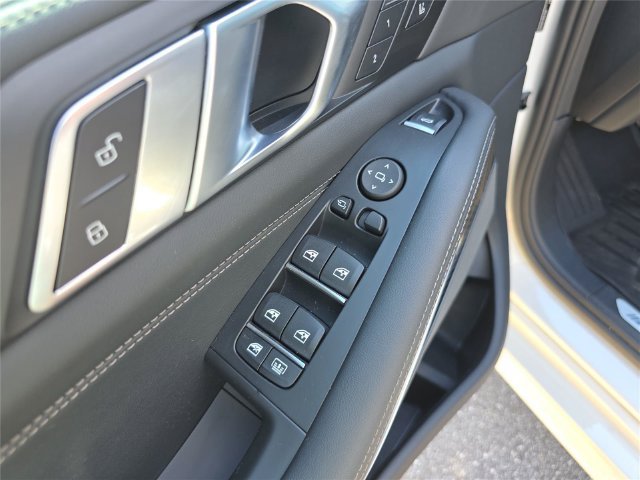 Used 2026 BMW X7 M60i AWD/4WD image 19