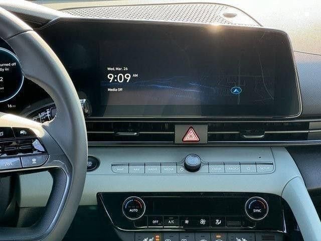 Used 2025 Hyundai Elantra Limited FWD image 9