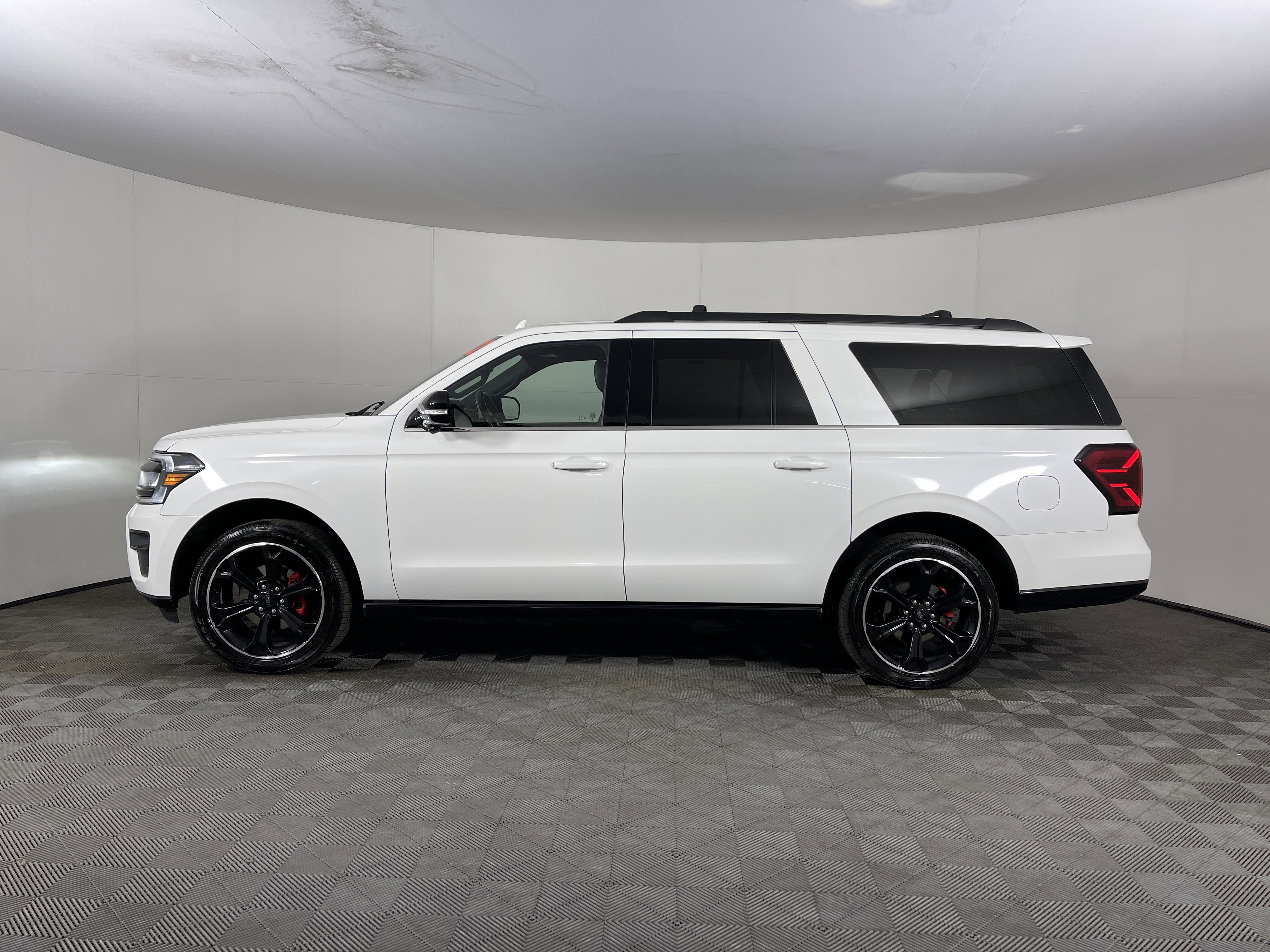 Used 2022 Ford Expedition Max Limited image 3