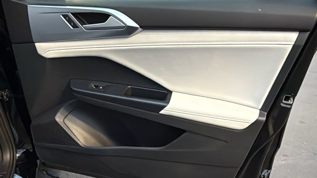 New 2026 Volkswagen Taos SE image 31