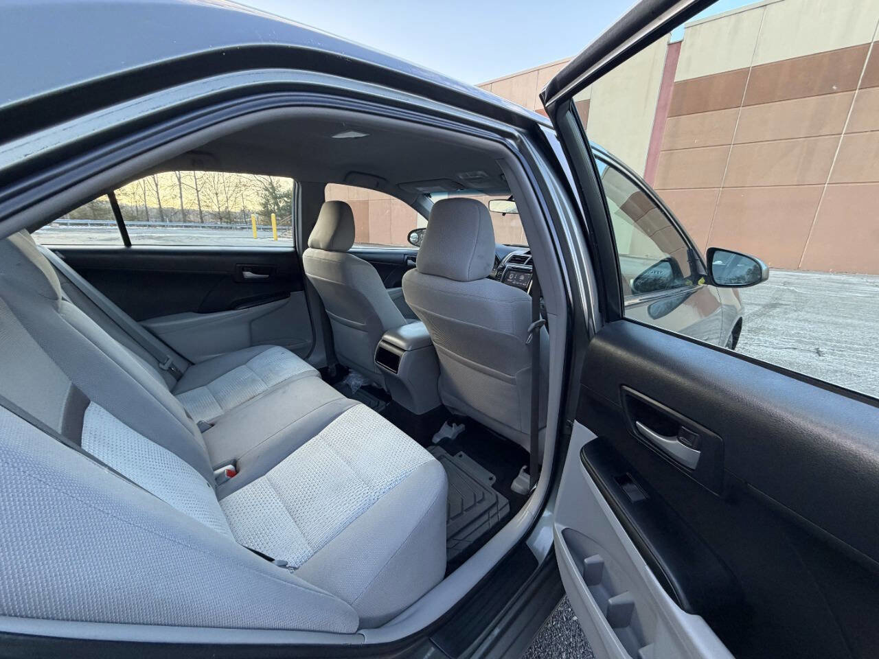 Used 2014 Toyota Camry LE image 11