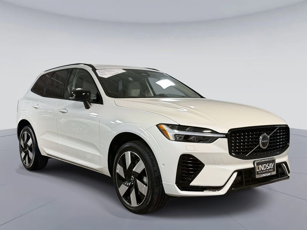 Used 2025 Volvo XC60 T8 Plus w/ Climate Package image 9