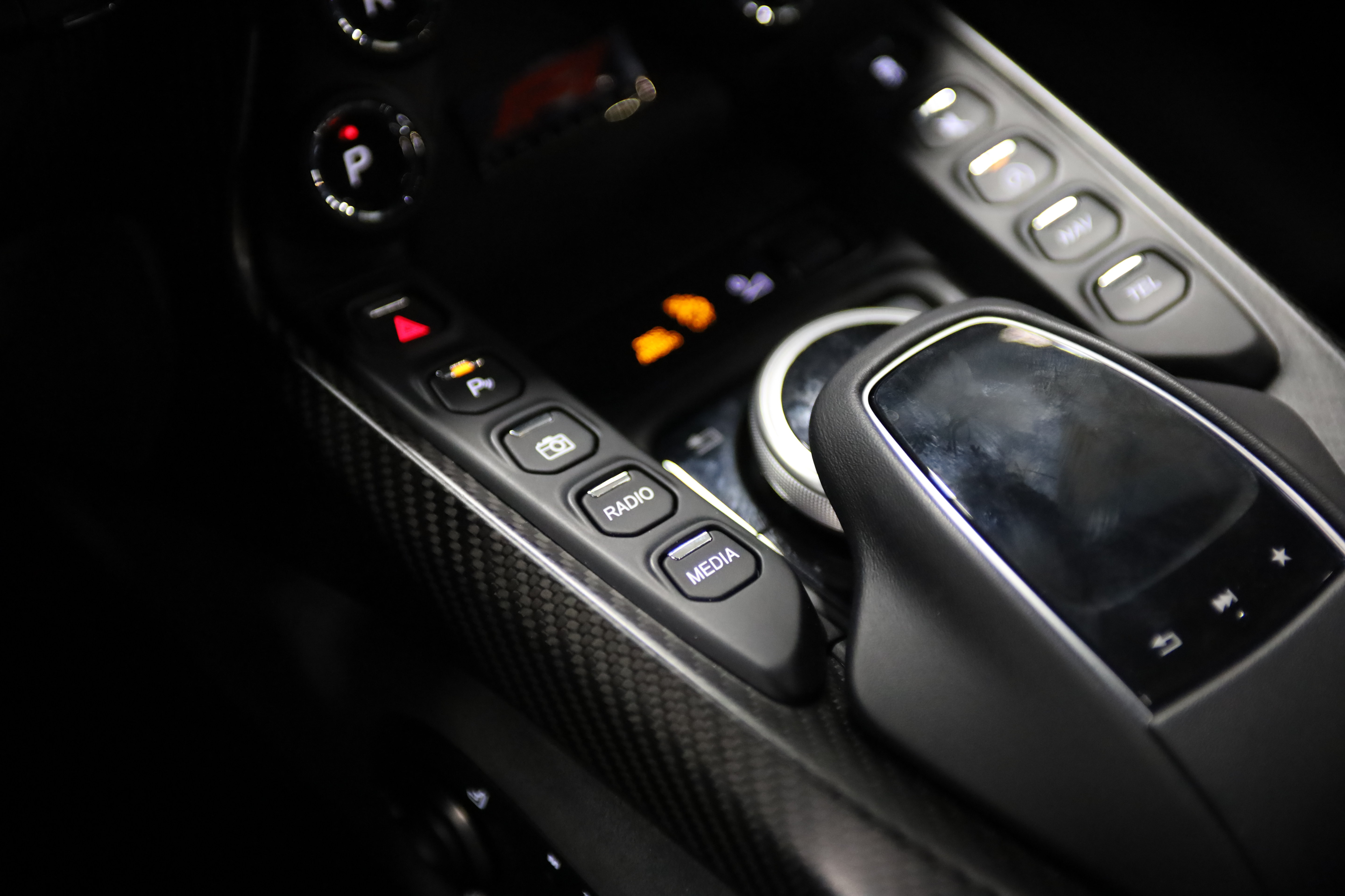 Used 2023 Aston Martin V8 Vantage Coupe RWD image 28
