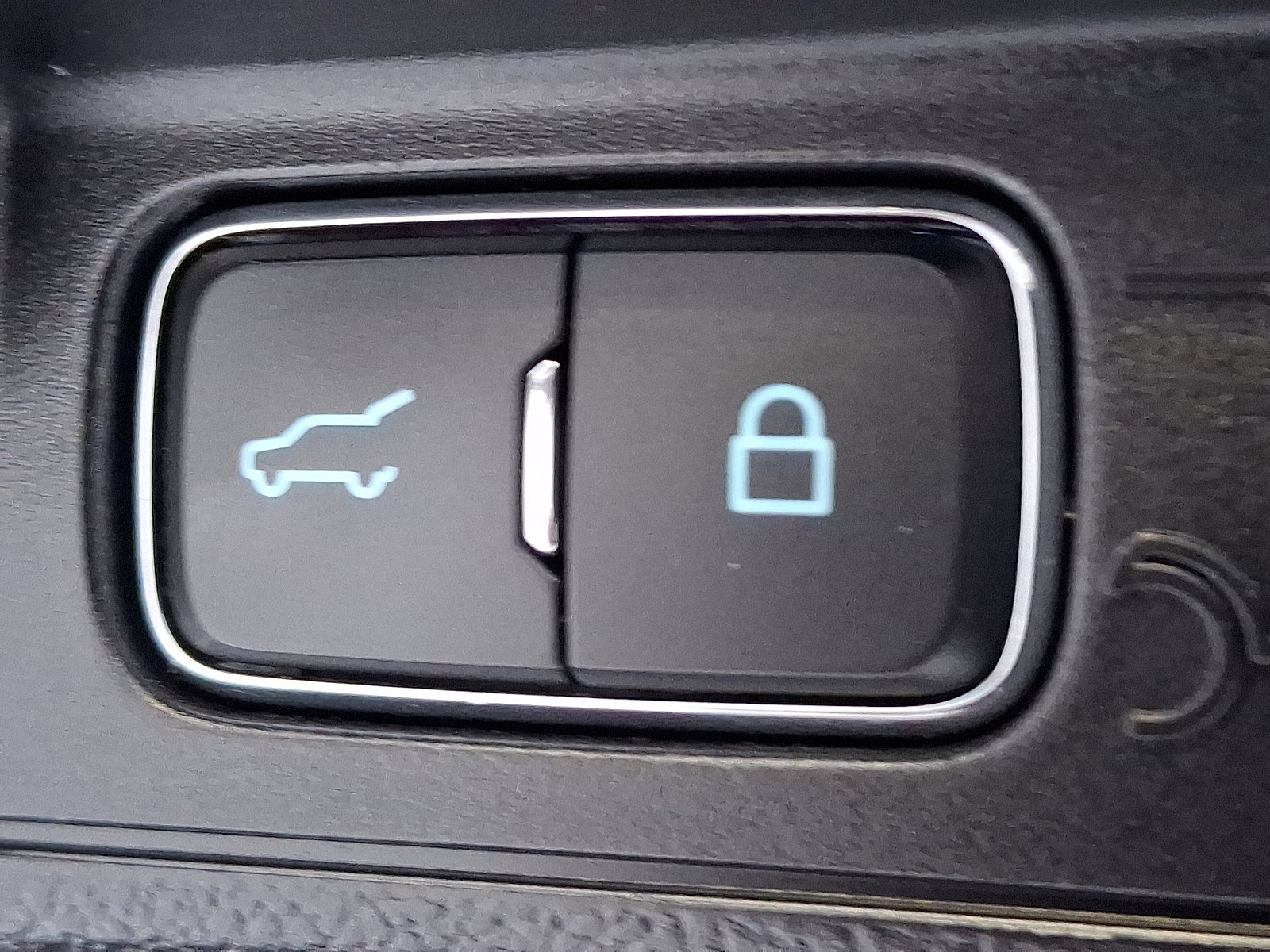 Used 2022 Ford Explorer Limited image 29