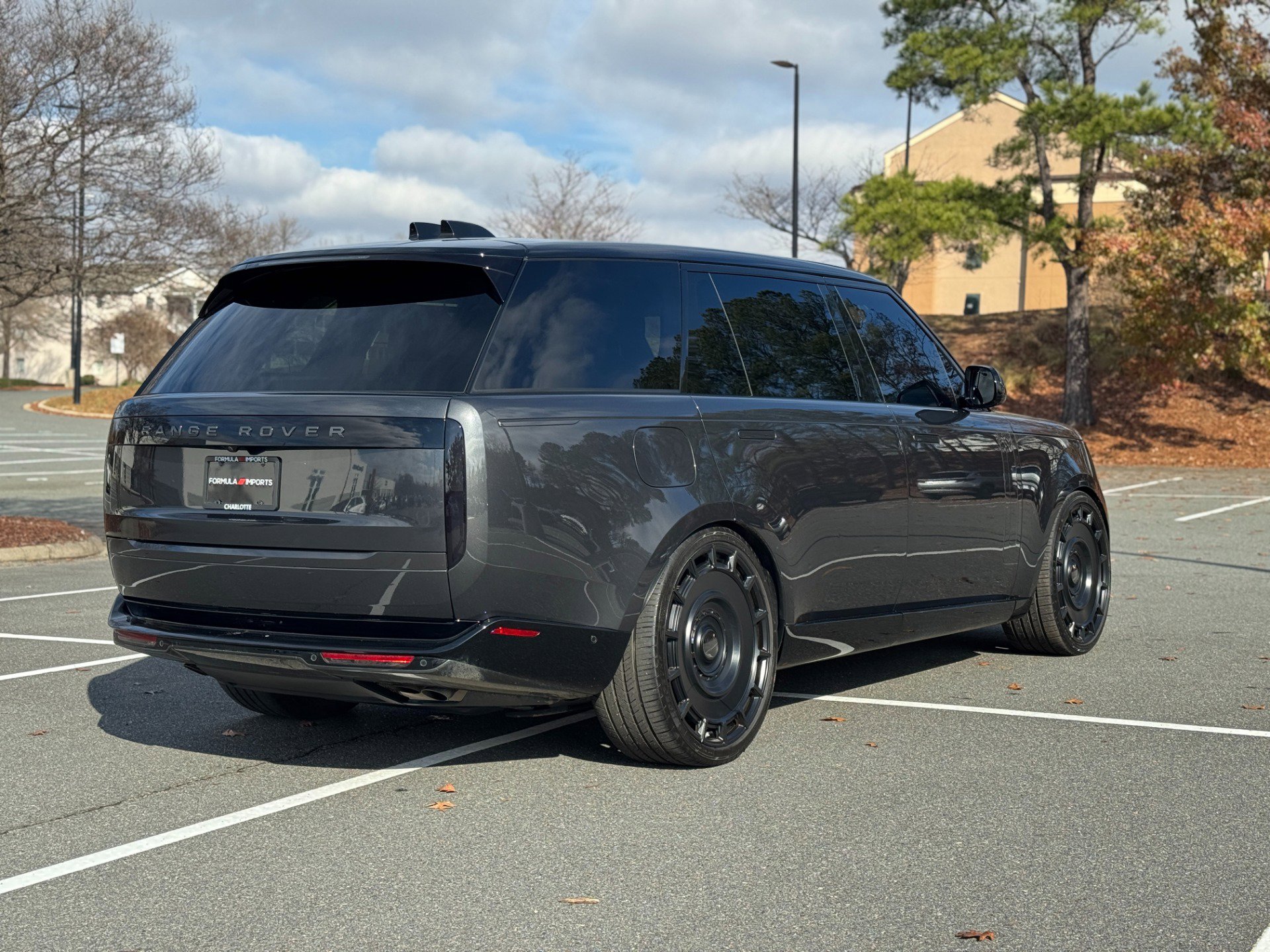 Used 2024 Land Rover Range Rover Long Wheelbase SE image 12